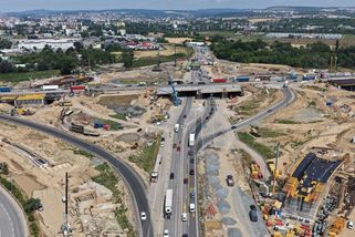 "Masakr je to hlavně v pátek". Přestavba křížení D1 a D2 v Brně je podle ŘSD skoro v polovině